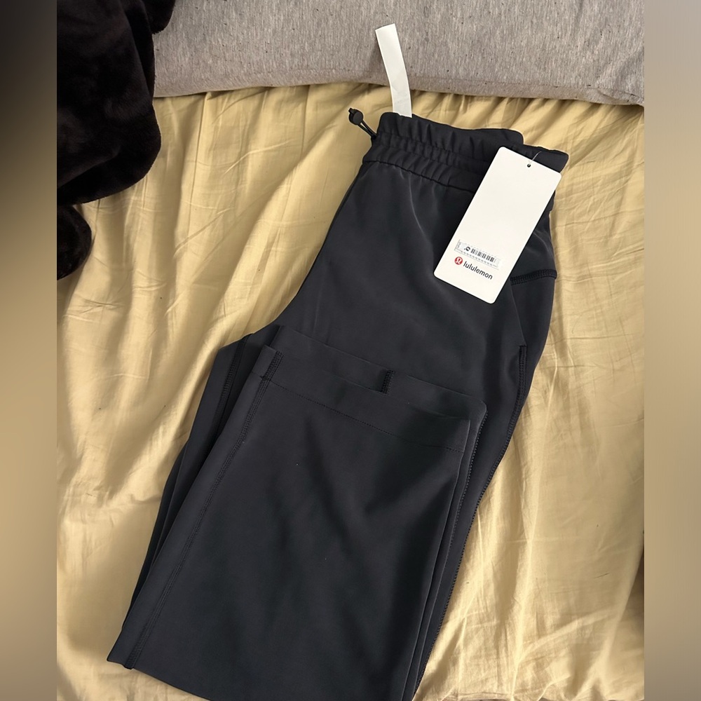 Lululemon softstreme straight leg crop size 4